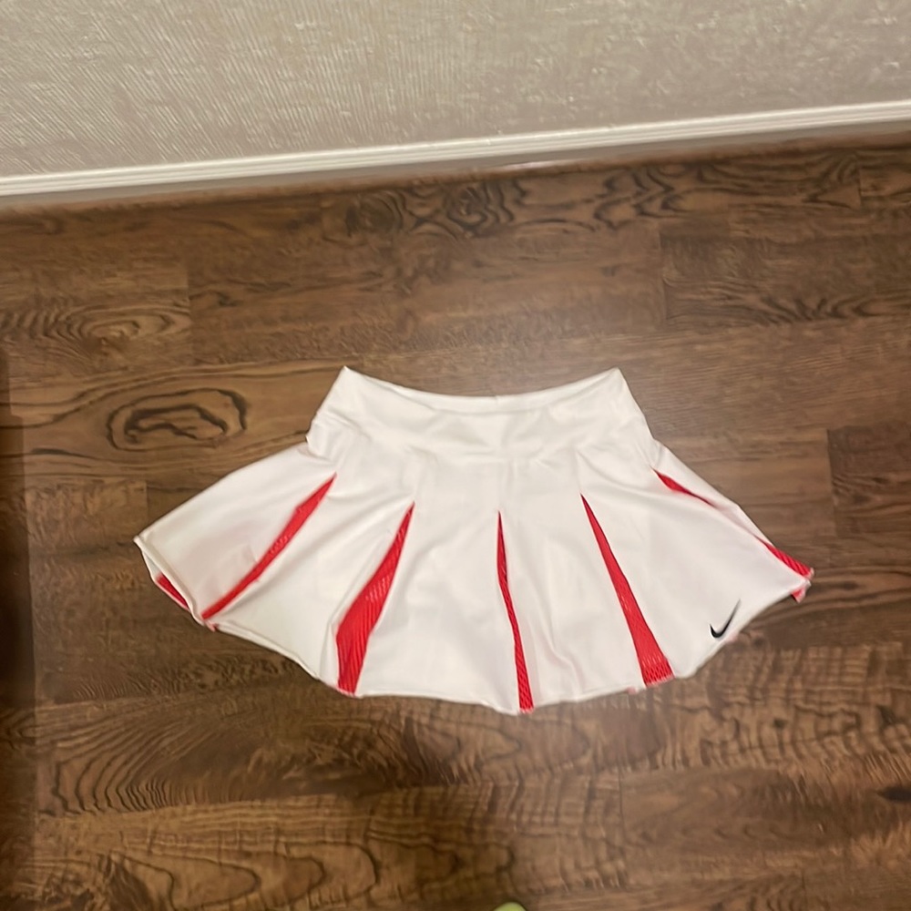 Nike Dri-fit pleated white skirt with red mesh pleats size medium